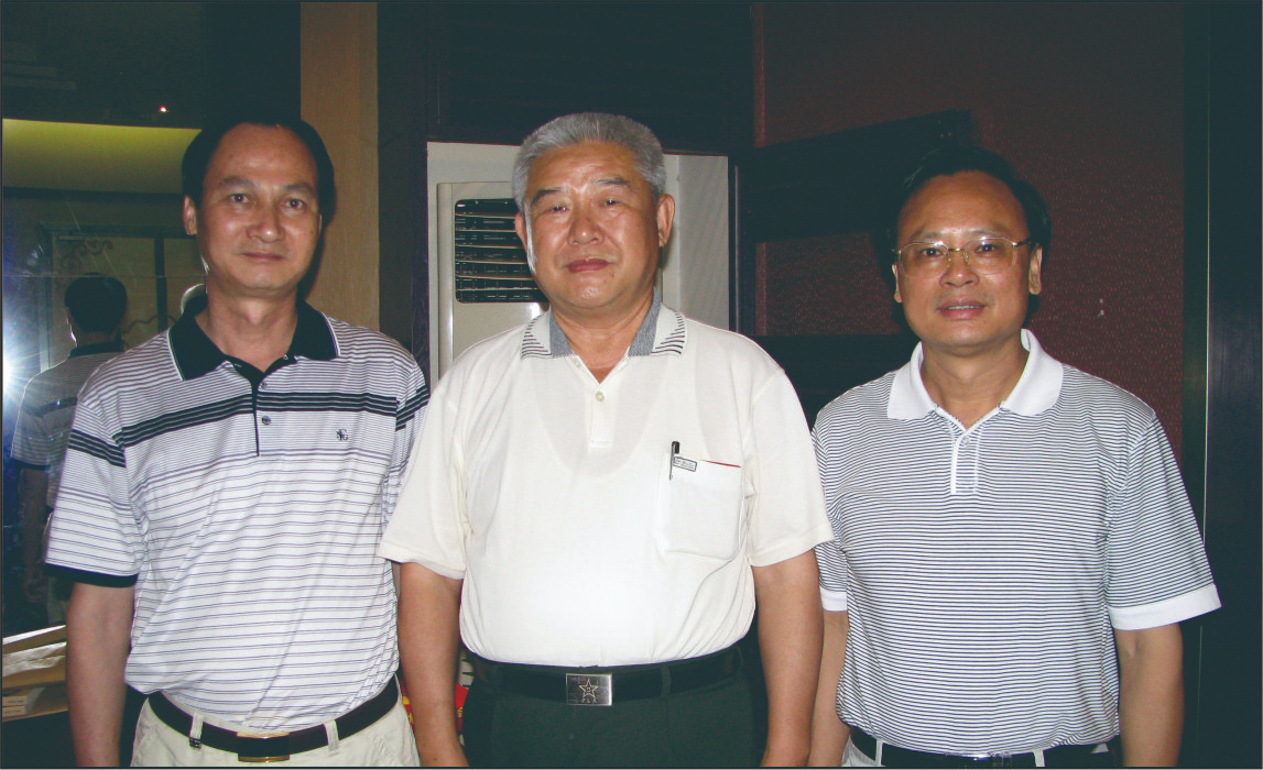 廣西區(qū)發(fā)改委領(lǐng)導(dǎo)陪同中國人民解放軍總參謀部政治部主任賈雪陽軍（照片中）到公司實地考察，并給予“好安節(jié)電器”高度評價